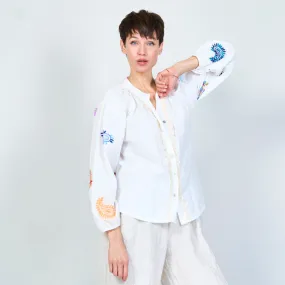 100% Cotton white shirt with embroidery plant decoration wholesale