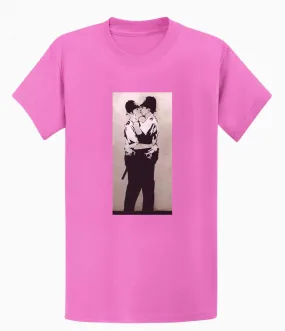 Banksy T-shirt - Kissing Coppers