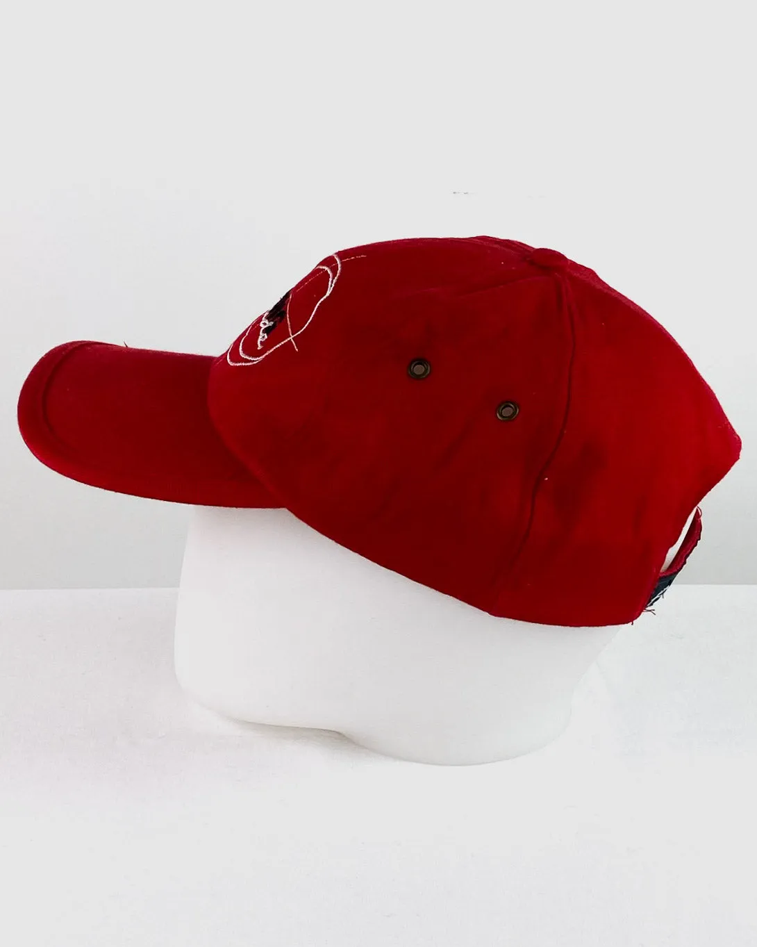 Cappello Rosso con Visiera