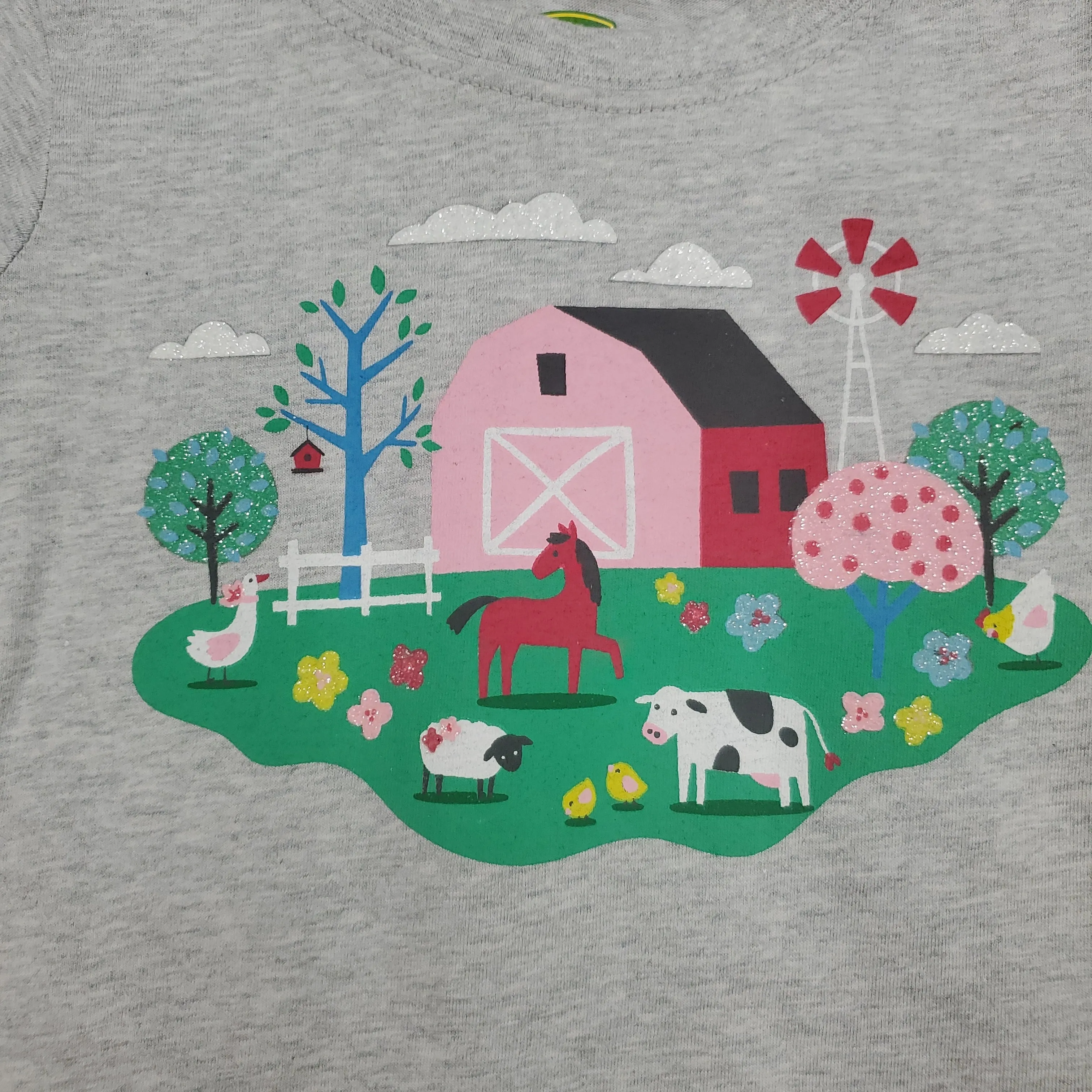 JOHN DEERE FLORAL BARN FRIENDS TEE