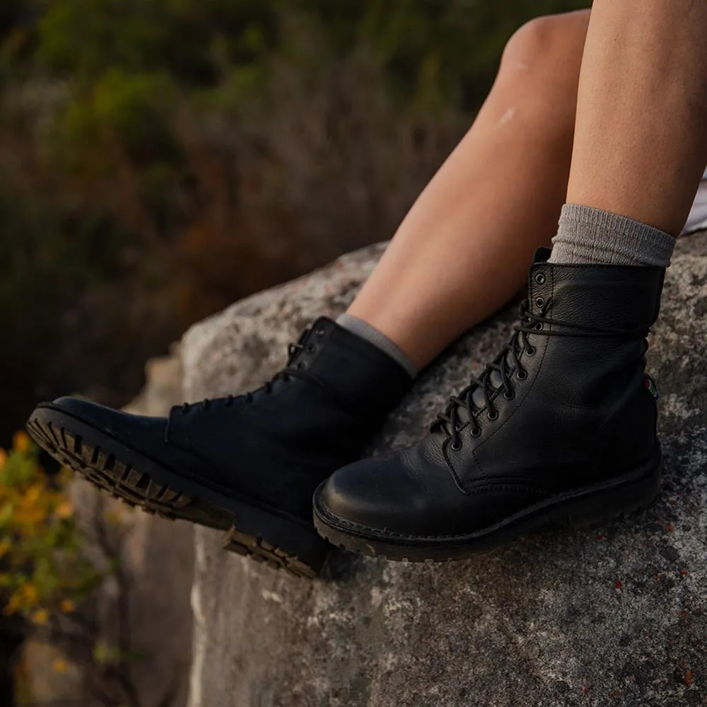 THE VELDSKOEN MOVEME RANGER (BLACK SOLE. BLACK LEATHER BOOT)